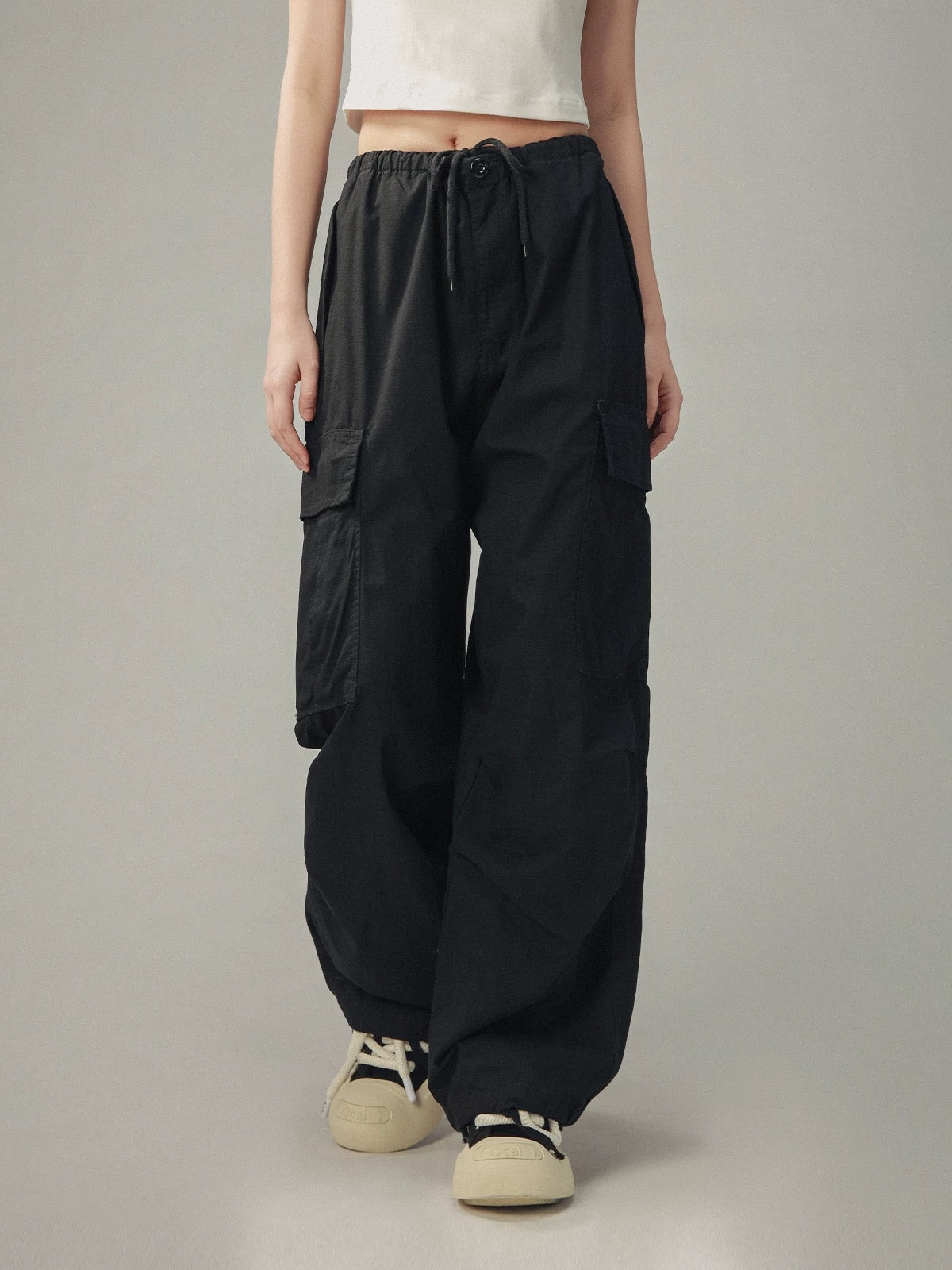 Women's Mid-Rise Straight-Leg Cargo Pants