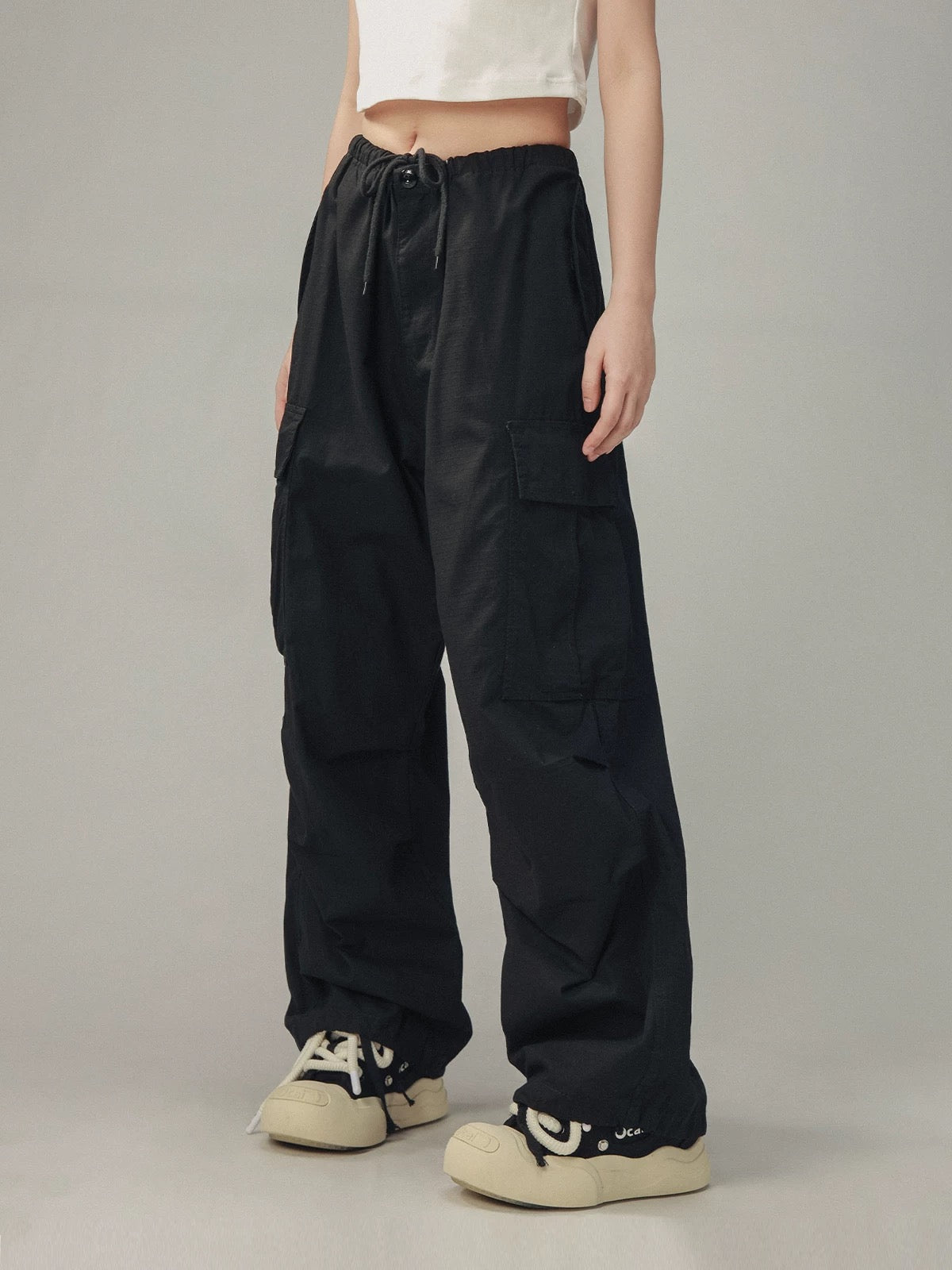 Women's Mid-Rise Straight-Leg Cargo Pants