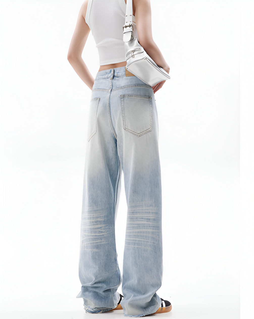 Women straight -leg jeans for casual look